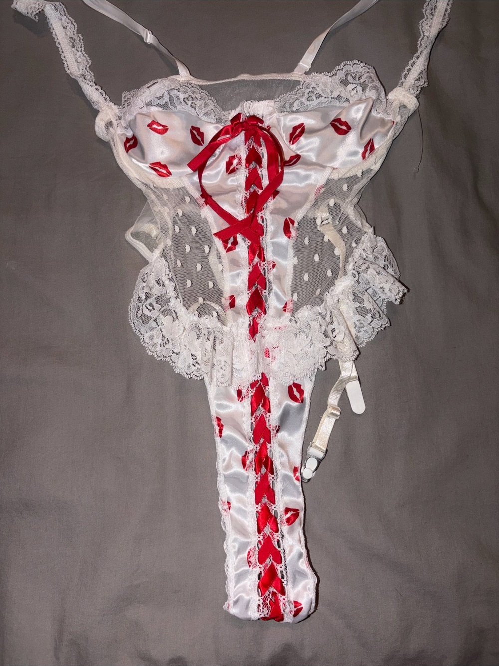 White Lace & Red Kiss-Print Satin Teddy small New - Picture 2 of 5